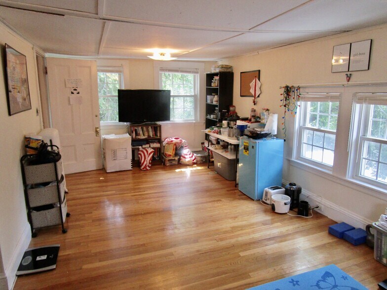 Building Photo - 92 Langley Rd