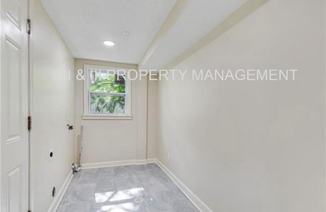 Building Photo - 6406 W 72nd Terrace
