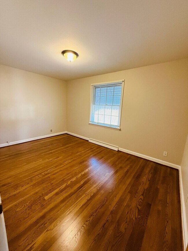 Building Photo - Spacious 3 bedroom home for Rent in Bellefontaine Neighbors