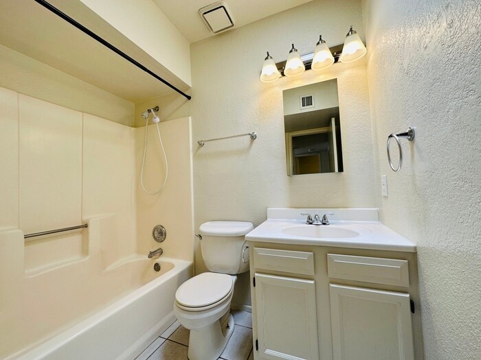 Building Photo - 3231 E Presidio Rd