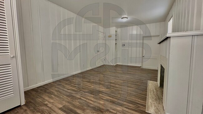 Building Photo - 3615 E Oneida St