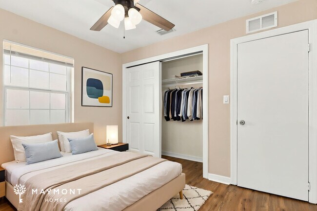 Building Photo - Comfortable 3-Bedroom Home in St. Petersburg