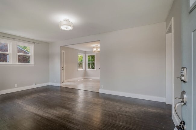 Building Photo - 2129 Crystal Dr