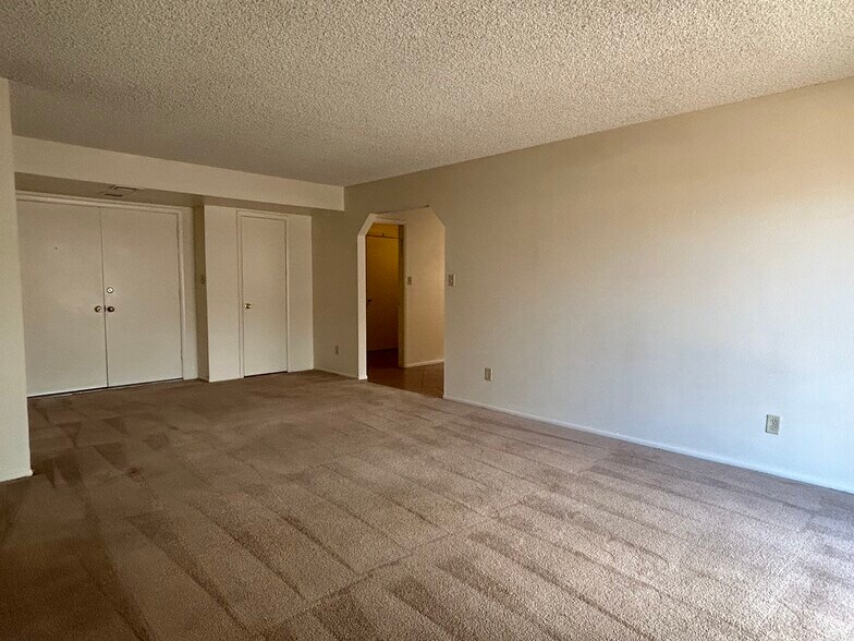 Building Photo - 1653 W Plana Ave