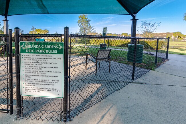 Building Photo - 758 SE Courances Dr