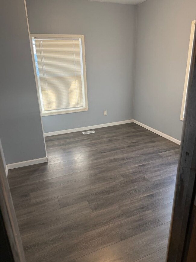 Building Photo - Hutchinson Rental