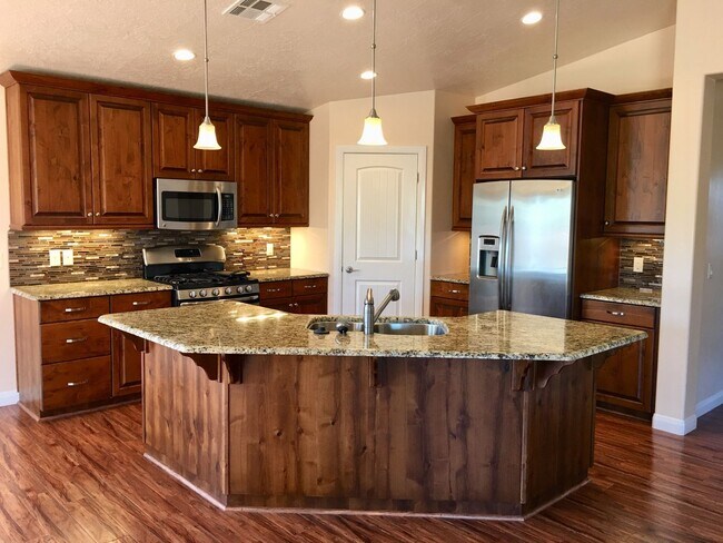 Building Photo - Treasure Valley Home