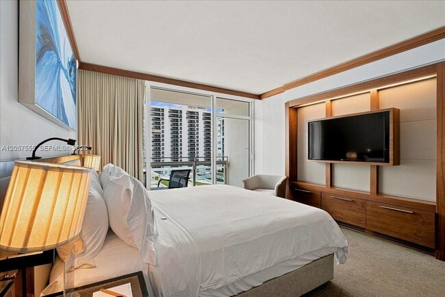Building Photo - 6801 Collins Ave