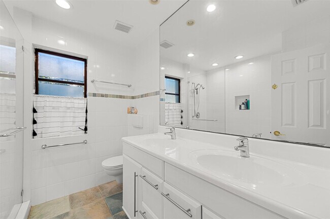 Building Photo - 1611 NW 101st Way