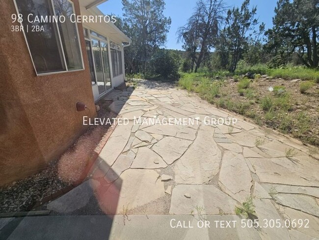 Building Photo - Enchanting Edgewood 3 Bedroom. Views! Lots...