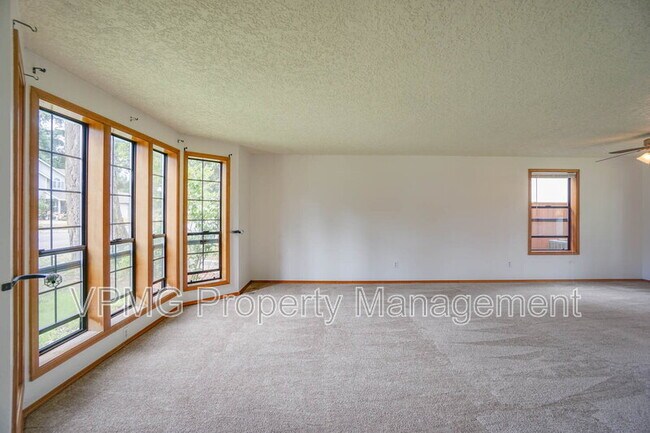 Building Photo - 4017 NE 157th Ave