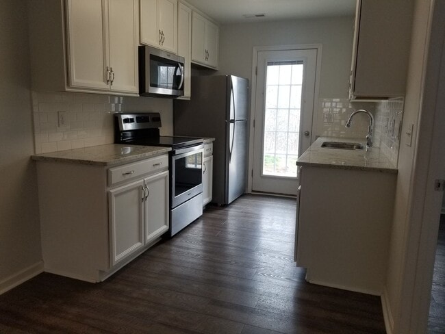 Building Photo - Tavern Grove Subdivision - End Unit Townhouse