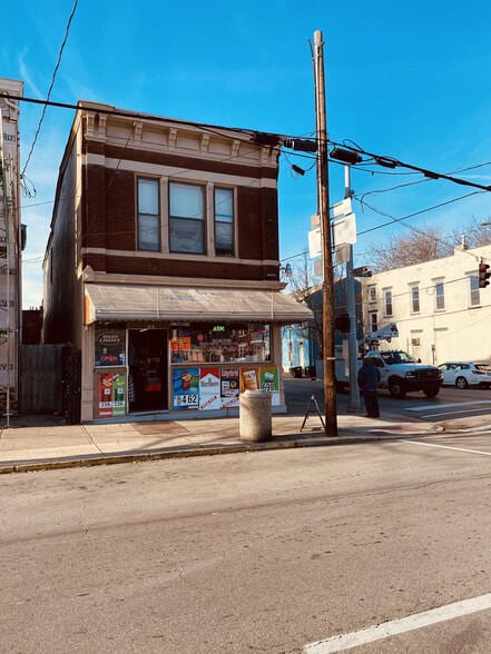 Primary Photo - 1002 York St