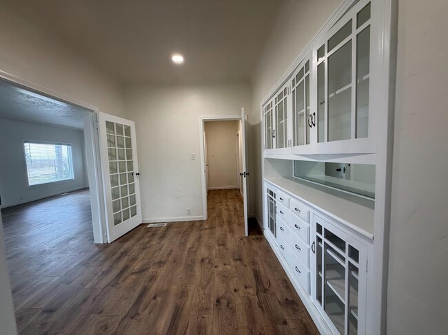 Building Photo - 10608 S Zediker Ave