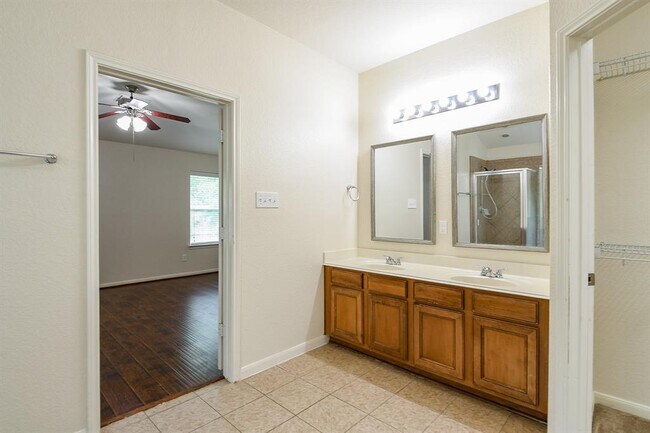 Building Photo - 2318 Appian Way