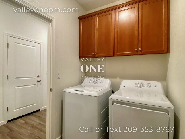 Building Photo - COMING SOON! 4 bedroom, 3 bath, pet-friendly NEWER HOME with Solar