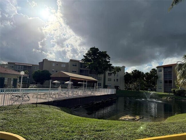 Building Photo - 1820 N Lauderdale Ave