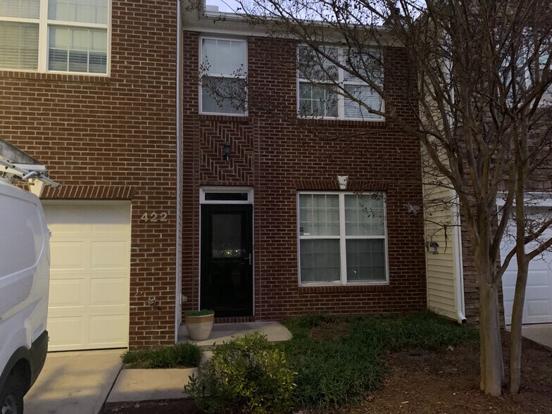 Building Photo - Room in Townhome on Plank Bridge Way