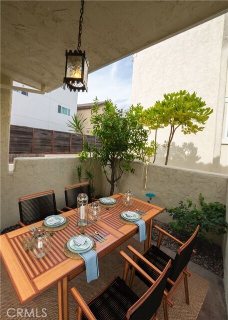 Building Photo - 423 2nd St