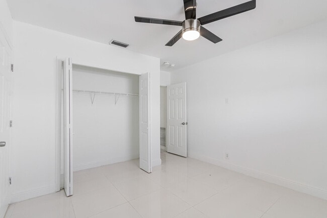 Building Photo - 2810 NE 60th St