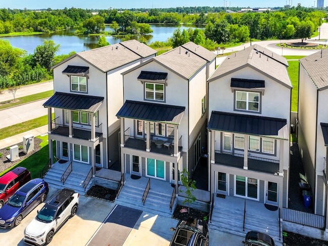 Building Photo - 494 S Centro Cir