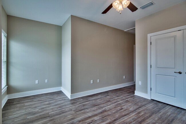 Building Photo - 135 N Sand Palm Rd