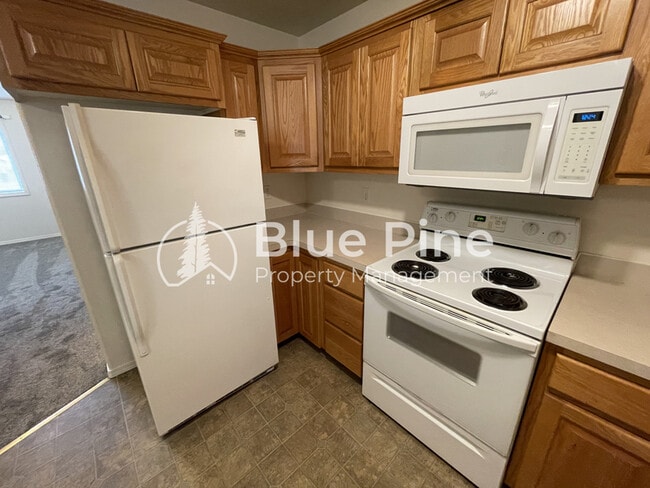 Building Photo - 345 S Byron Ave