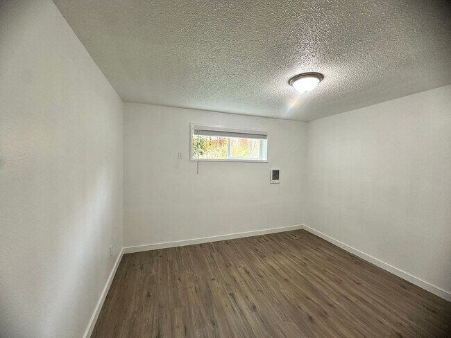 Building Photo - ZAGY Gig Harbor 10 (6311/13)