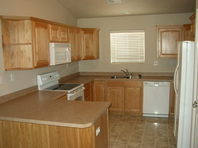 Building Photo - Home for rent in Rainbow Canyon