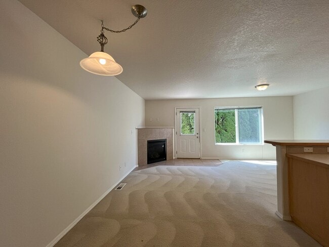 Building Photo - Welcome to this charming 3-bedroom, 3-bathroom home in Forest Grove!