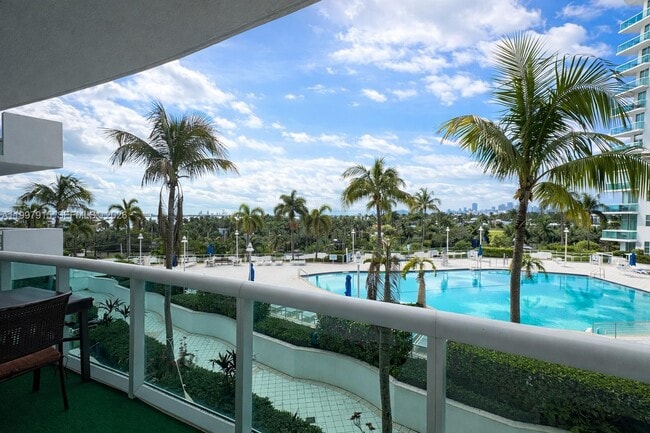 Building Photo - 7900 Harbor Island Dr