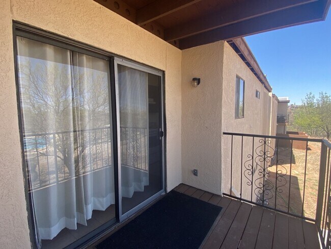 Building Photo - Very Nice 2 Bedroom Condo!!!