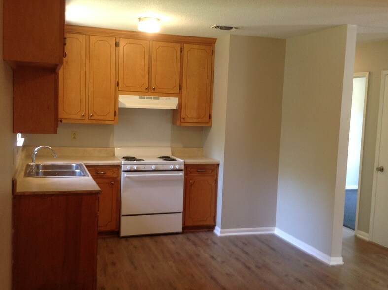 Building Photo - 2065 Marion Dr S