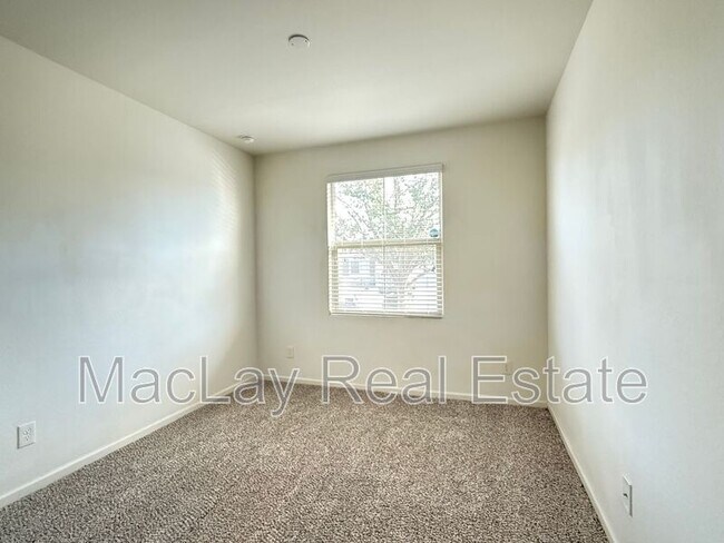 Building Photo - 2372 E Dust Devil Dr