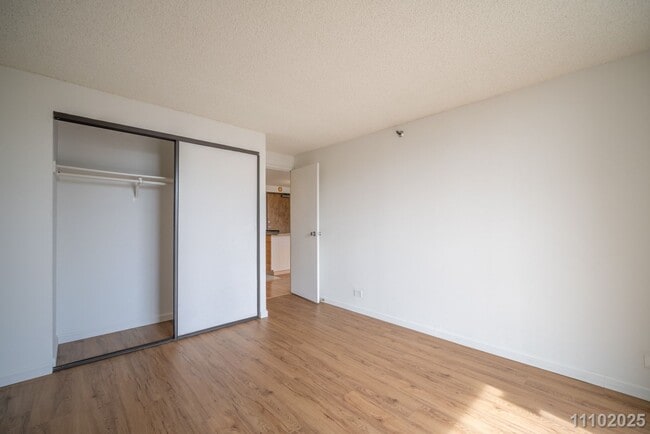 Building Photo - Move-In Ready & Conveniently Located 2BR /...