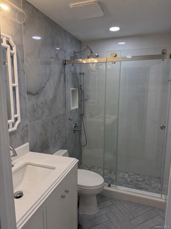 Building Photo - 585 Dune Rd