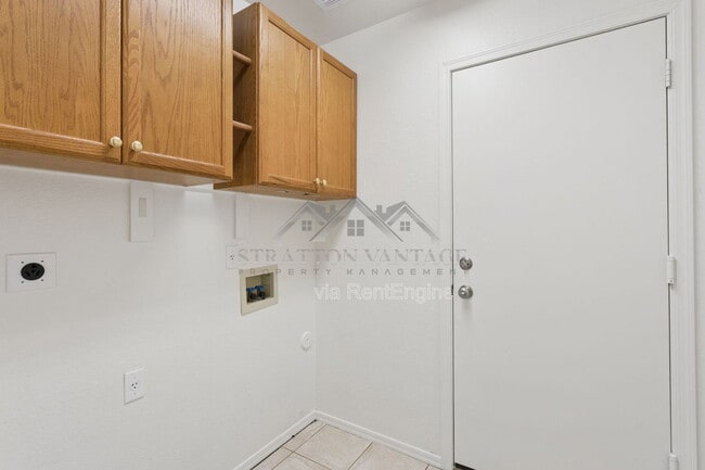 Building Photo - 9841 W Tonopah Dr