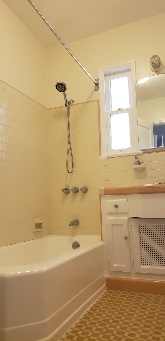 Bathroom - 2049 N Vermont Ave