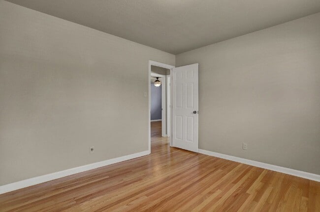 Building Photo - 1102 Skyway Blvd