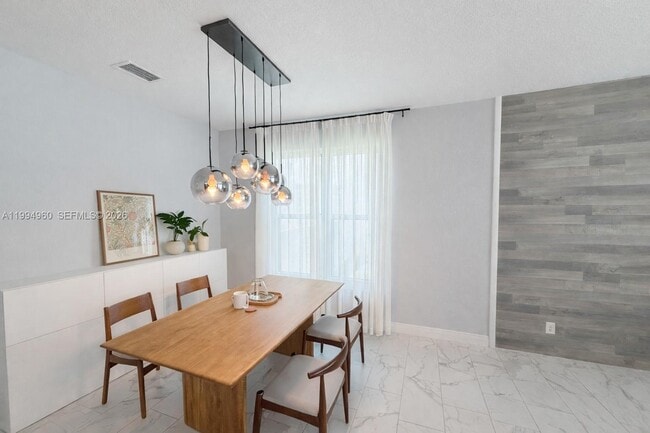 Building Photo - 5005 Northern Lights Dr