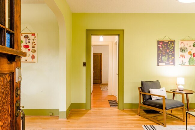 Building Photo - 517 NE Fargo St