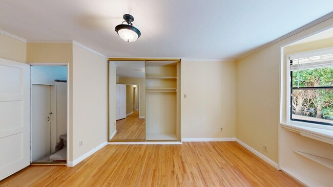 Building Photo - Newly Remodeled 4 Bedroom + Loft Home Avai...