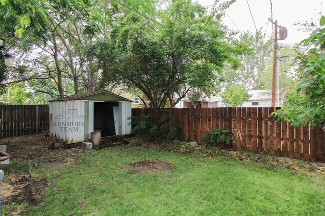 Building Photo - 3 Bedrooms, 2.5 Baths Duplex in Richland