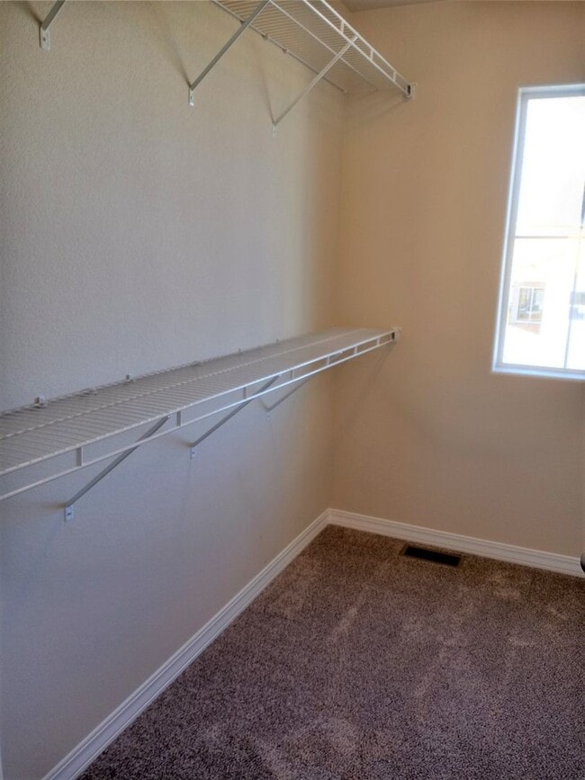 Building Photo - 3 Bed 2.5 Bath Home with AC!