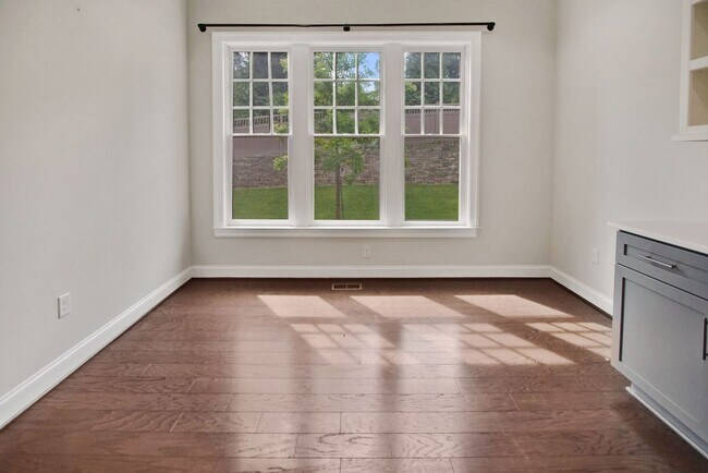 Building Photo - 5 Bed 4.5 Bath - Bethesda Single Family - ...