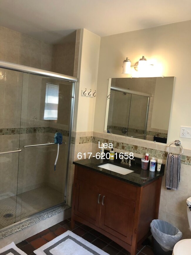 Building Photo - SEPT Incredible 5bed w/ 2 FULL bath! Right...