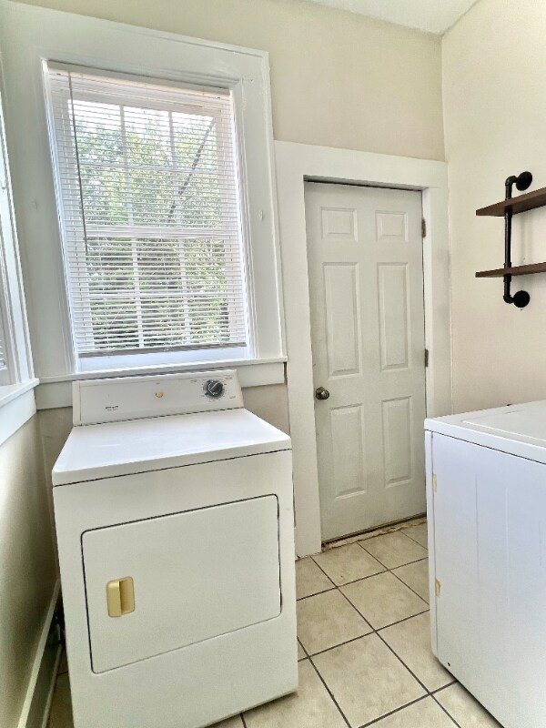 Building Photo - 712 6th Ave N