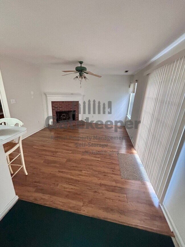 Building Photo - 644 N Fairfield Dr
