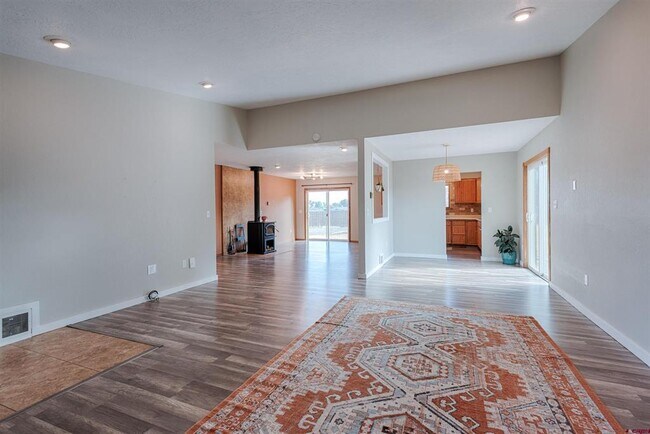 Building Photo - 64251 N Ramona Rd