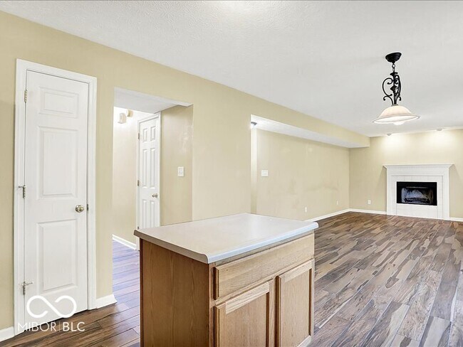 Building Photo - 7133 Silver Lake Dr